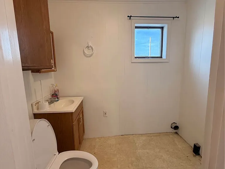 1124 W Elm St — Photo 13
