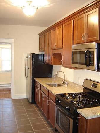 2nd image of 638 N New St #1