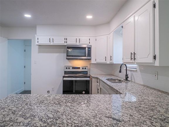 3rd image of 415 NW 40th St