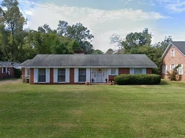 2013 Elkdale St, Selma, AL 36701
