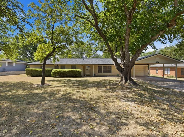 6121 Ten Mile Bridge Rd, Fort Worth, TX 76135