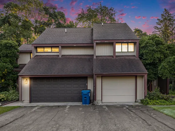 2375 Fairgrove St, Kalamazoo, MI 49009