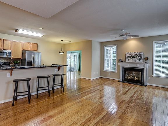 5th image of 314 Paulette Cir
