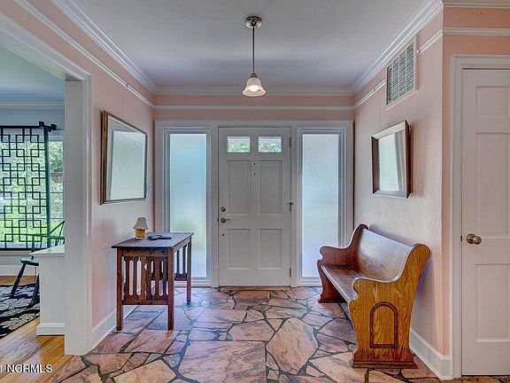 5th image of 134 Parkwood Dr