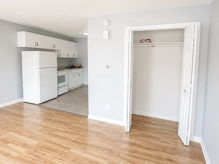 62-70 E Main St #G — Photo 2