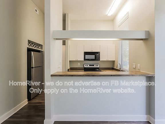 2nd image of 2115 W Ivy St