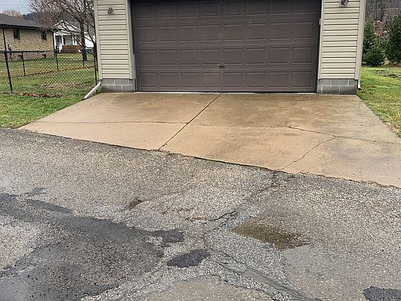 3rd image of 4374 Grand Ave