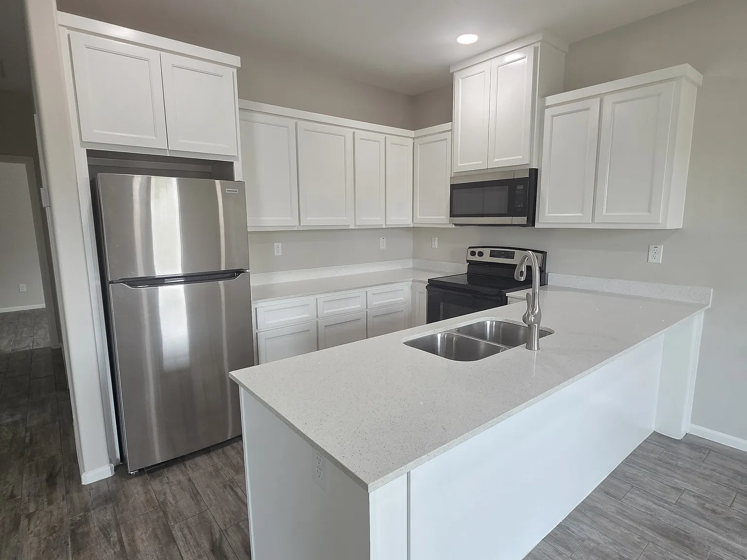 2 bed, $1,100 — Photo 2