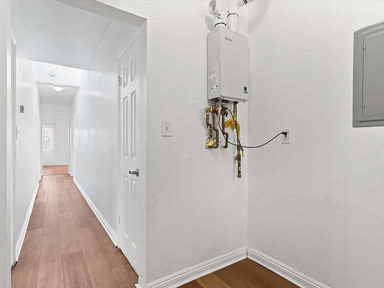 6403 1/2 S Vermont Ave #2 — Photo 11