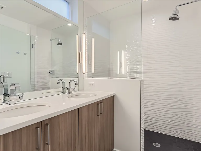 1608 Irving St #4 — Photo 14