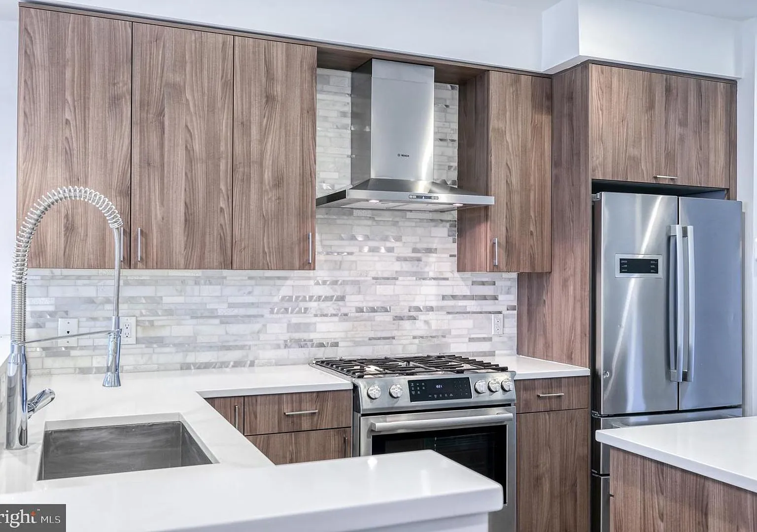 Northern Liberties Townhome with Parking — Photo 3
