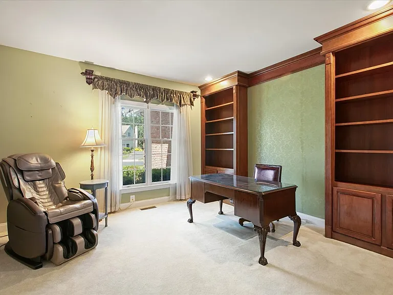 10243 Brittenford Dr — Photo 15