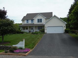 1341 Meadowcrest Dr, Shavertown, PA 18708
