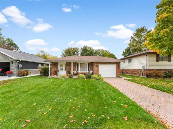 260 Taylor Rd, Essex, ON N0R 1G0