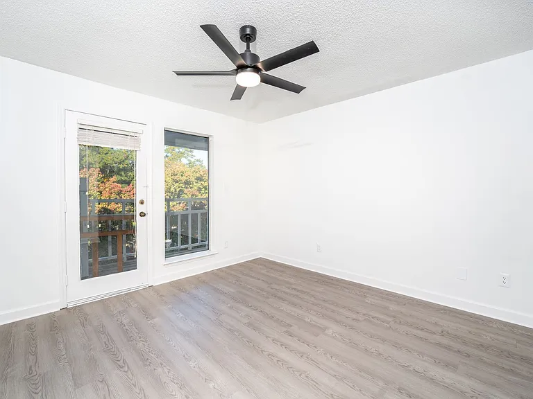 1107 W McGee St — Photo 45