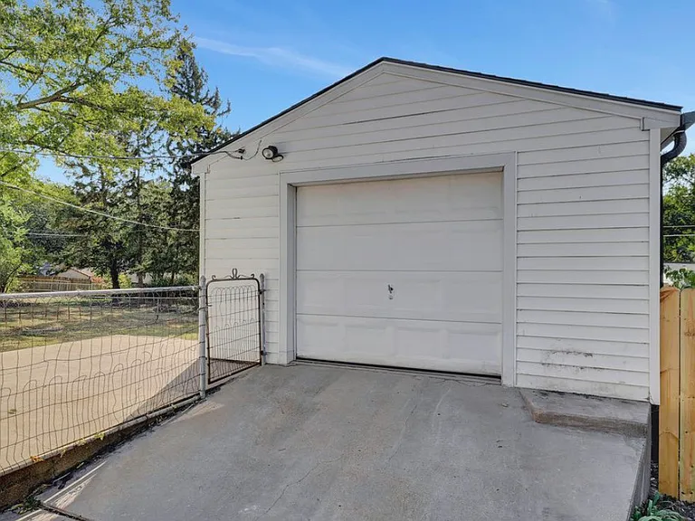 Detached Garage