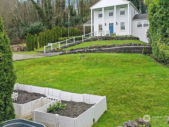 3rd image of 1519 Corbet Drive NW
