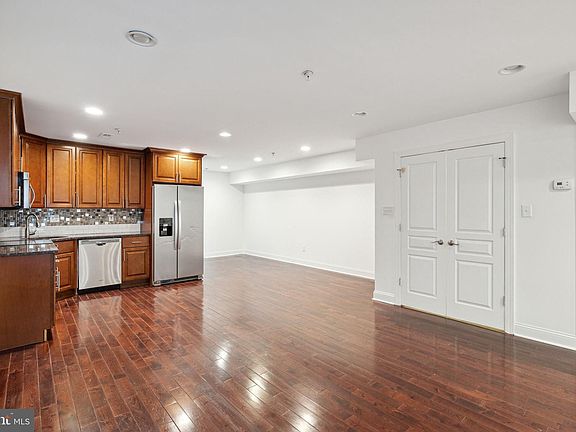 2nd image of 2220 Frankford Ave #2