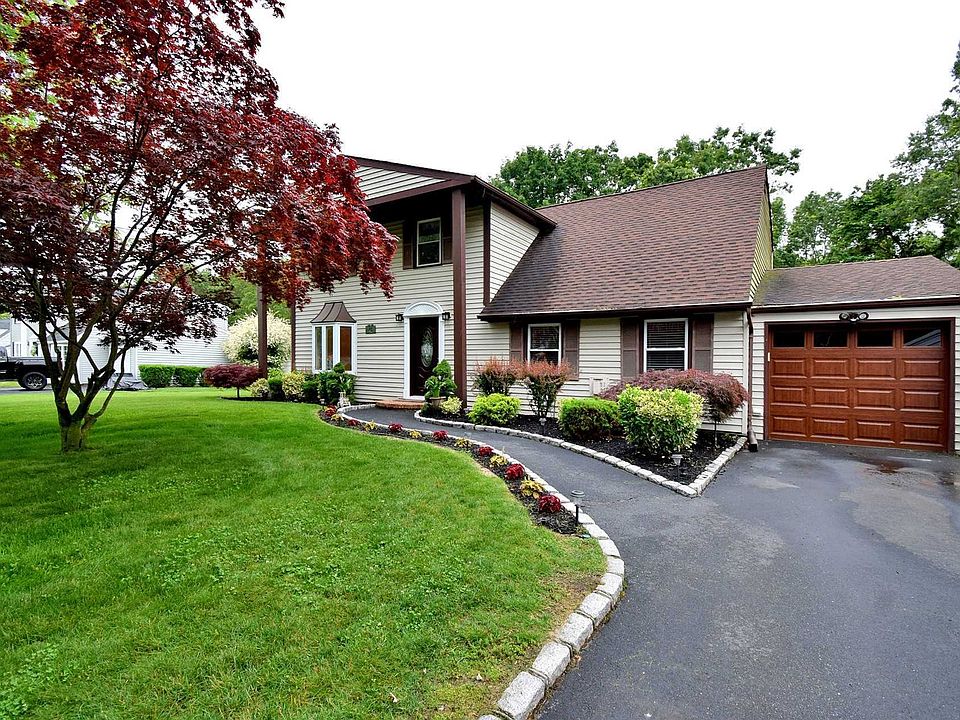 1st image of 42 Westcliff Dr