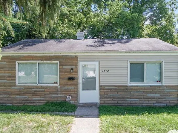 1642 N Elmer St, South Bend, IN 46628