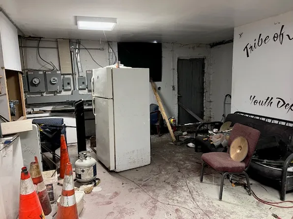 54 Vermont Street image 10 of 14