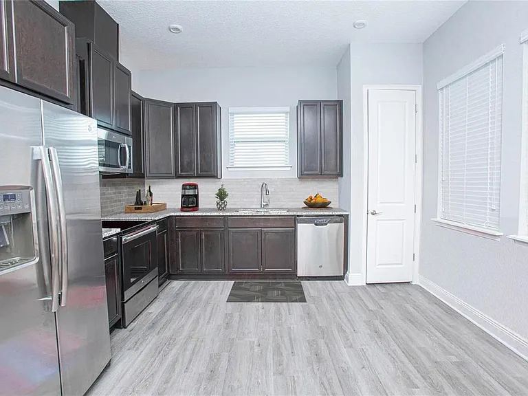 13330 Beebe Aly — Photo 3