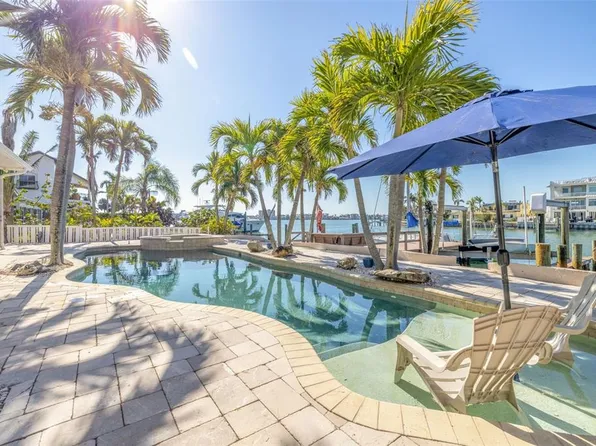 11160 8th St E, Treasure Island, FL 33706