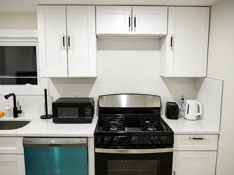466 Avon Ave #3 — Photo 9
