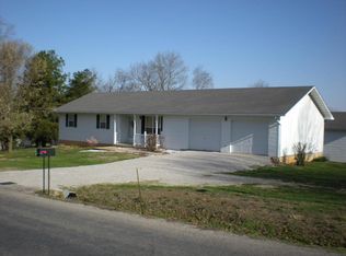 405 W 10th St, Willow Springs, MO 65793