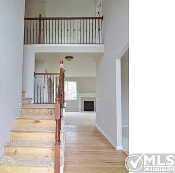 3 Foyer.JPG