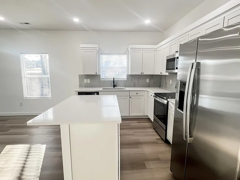276 Hummingbird Ln — Photo 3
