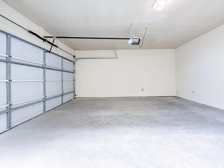 Juban Courts Condos — Photo 17