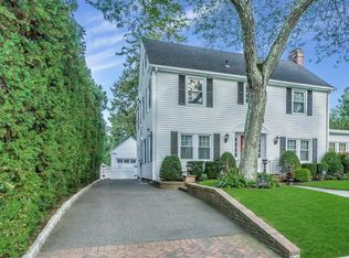 19 Kilburn Rd, Garden City, NY 11530