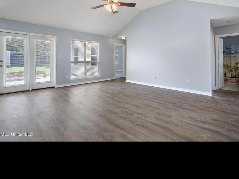 10483 Steeplechase Dr — Photo 8
