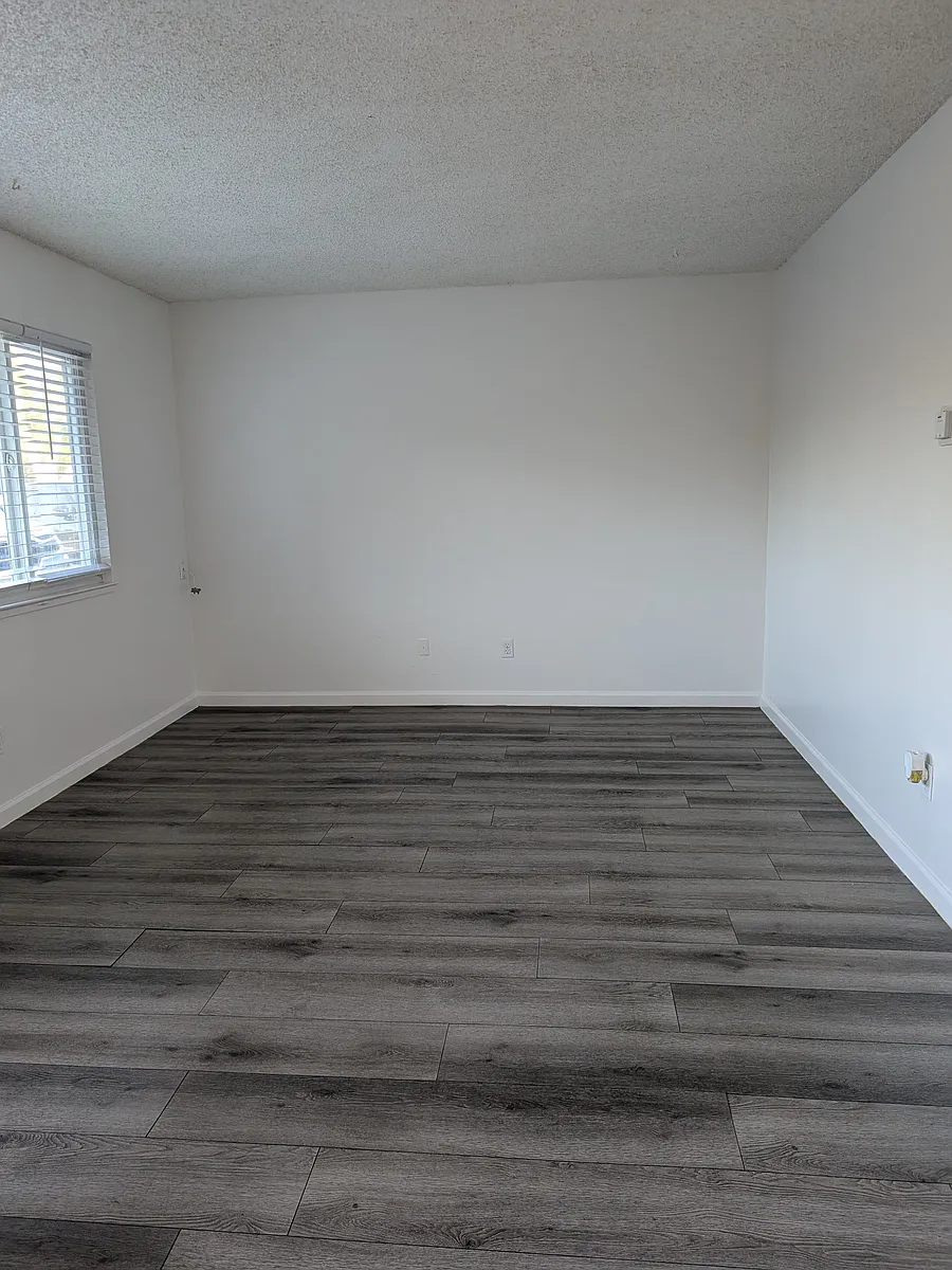 Building Photo - 121 Las Flores Ave #C