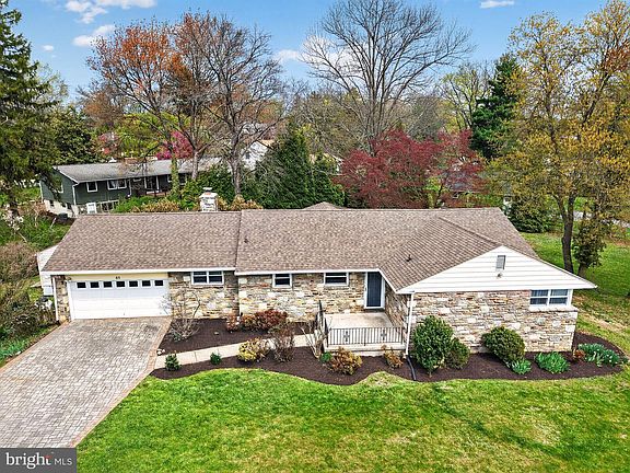 2nd image of 65 Russell Rd