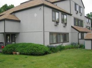 1 Pineview Dr, Branford, CT 06405