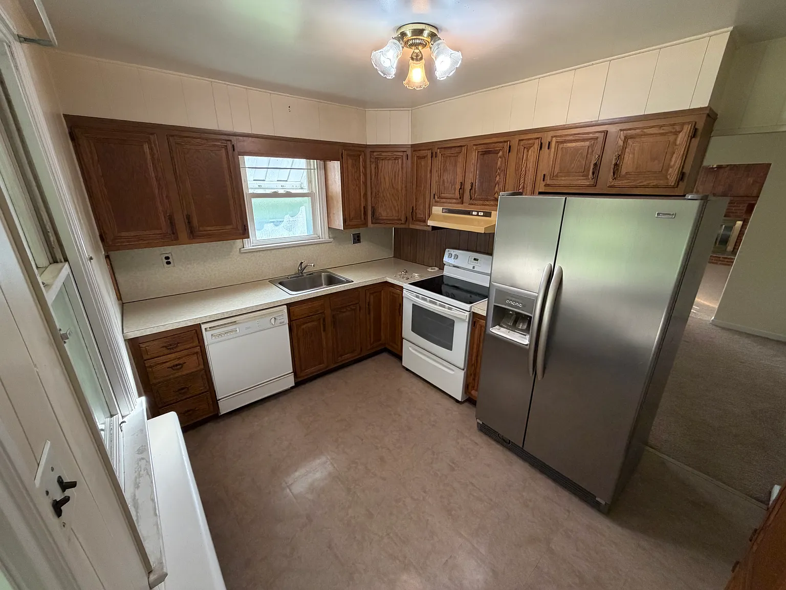 3 bed, 1.5 bath, 1170 sqft, $2,400 — Photo 4