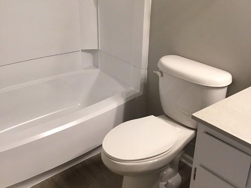 2nd image of 2051 Park Run Dr APT F