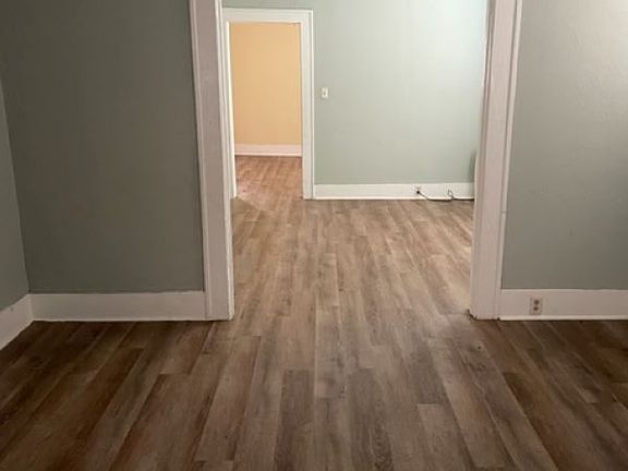 4th image of 1724 Rowe Ave