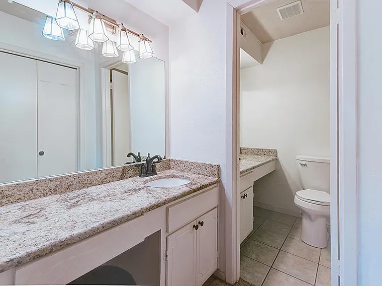 2012 Court Pl — Photo 18