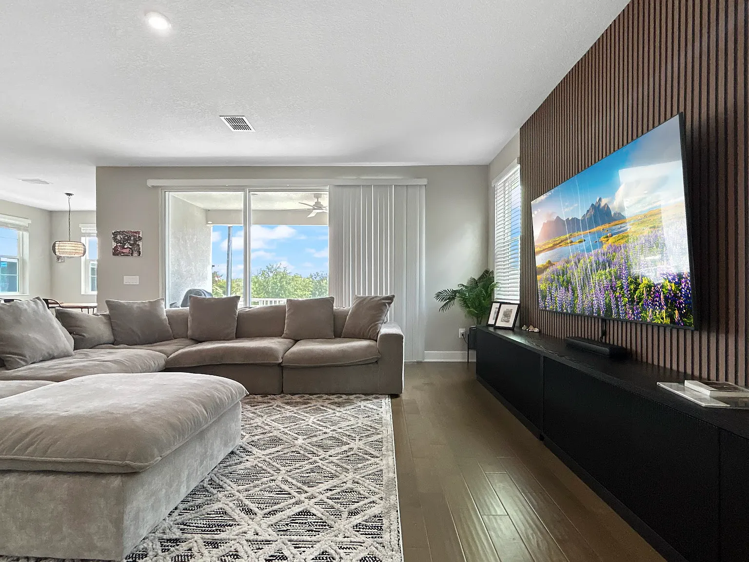 4 bed, 2412 sqft, $6,750 — Photo 1