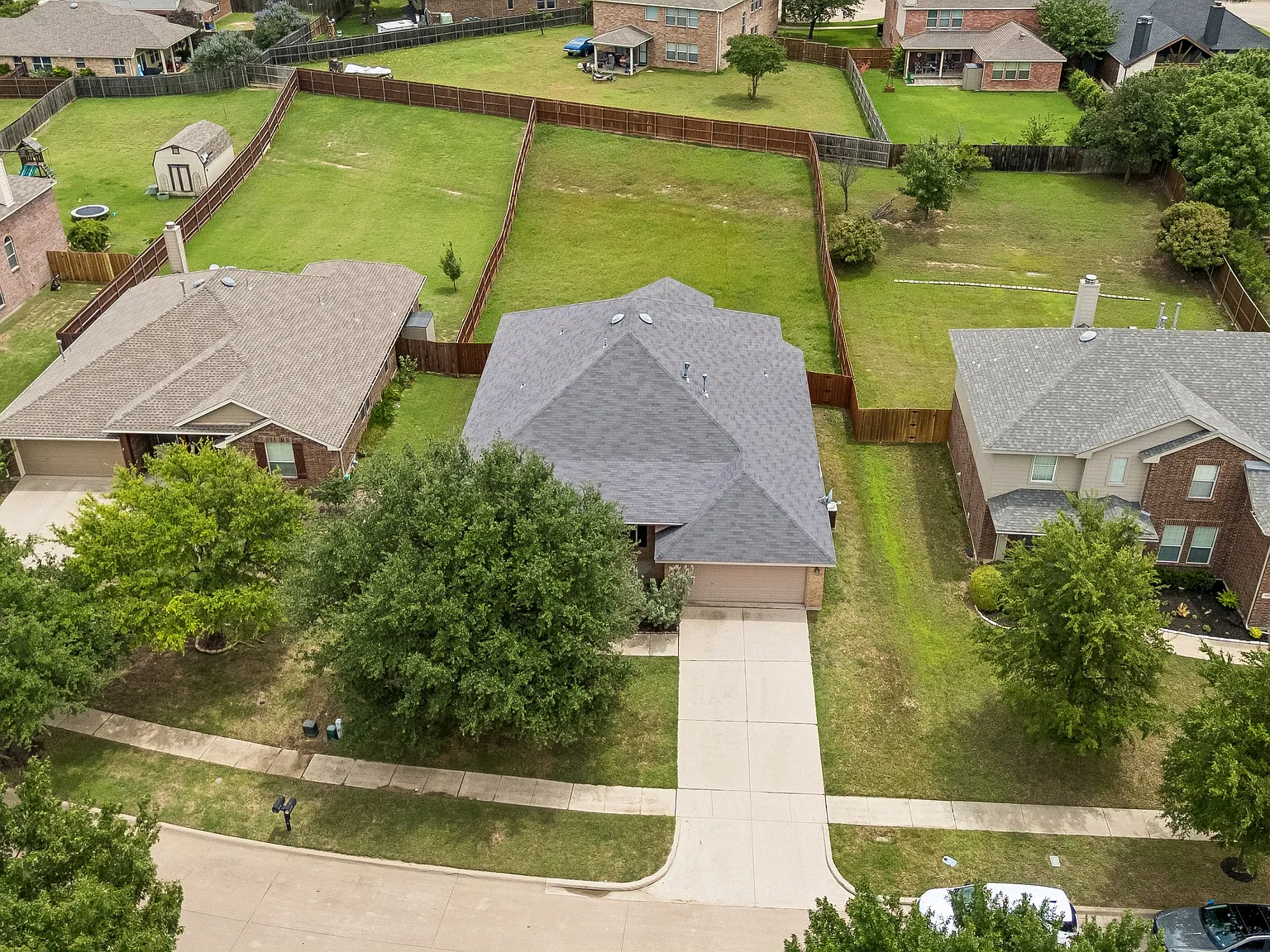 3 bed, 2492 sqft, $2,600 — Photo 4