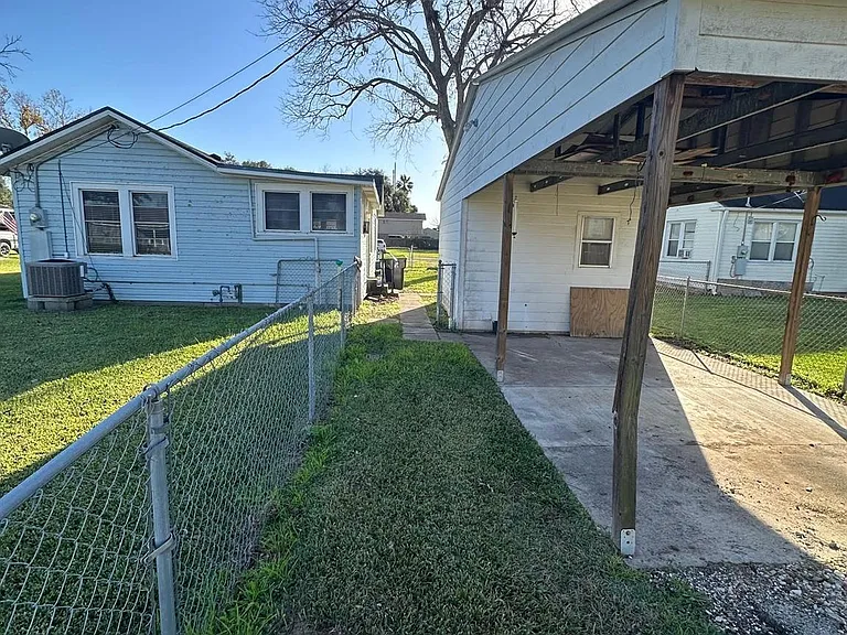 329 Lazy Ln — Photo 9