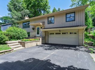 5895 Stoneybrook Dr, Minnetonka, MN 55345