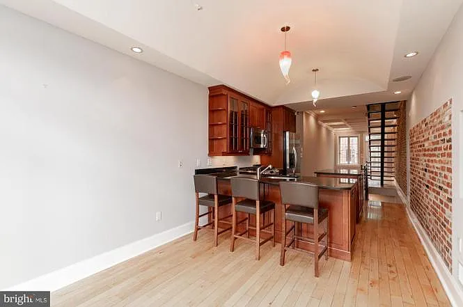 932 S Kenwood Ave — Photo 10