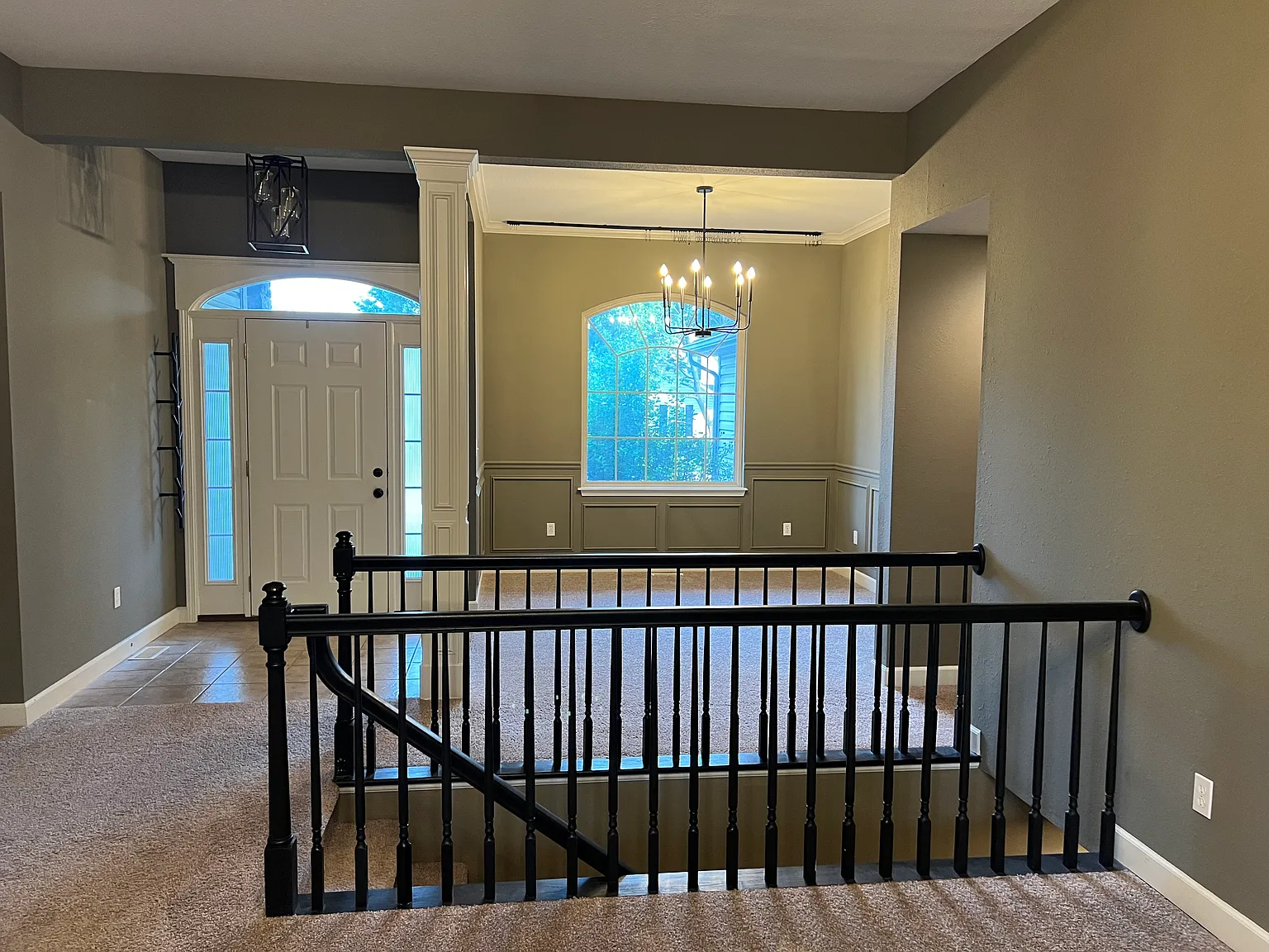 4 bed, 2856 sqft, $3,000 — Photo 2