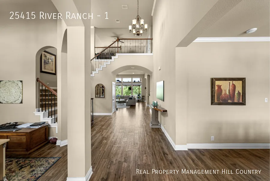 5 Bed Hilltop Retreat with Deck, Hot Tub & Greenbelt in Gated River Rock Ranch — Photo 3
