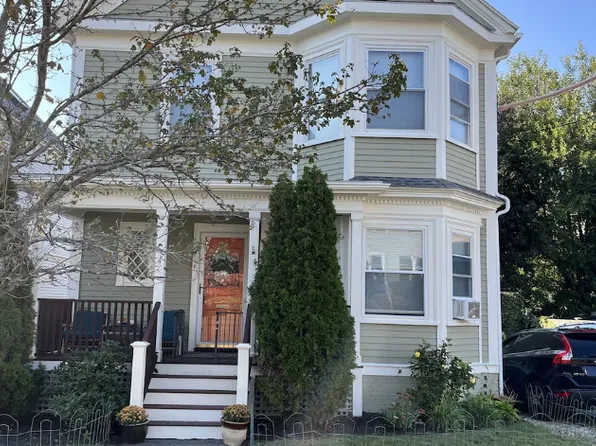 4 Charles St APT 2, Salem, MA 01970