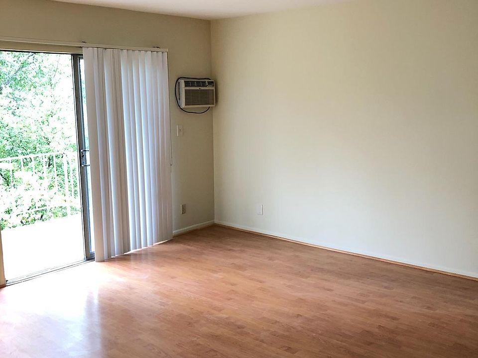 2nd image of 2076 Valderas Dr APT F